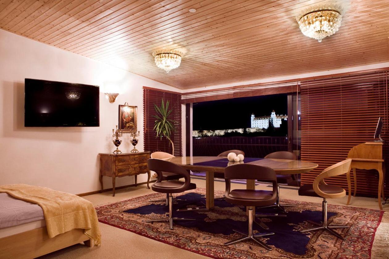 Panoramic Castle Suite With Free Private Parking Bratislava Exterior photo